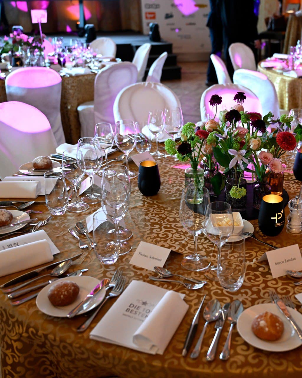 101 besten Hotels der Schweiz 2025 — Gala Dinner Tischdekoration